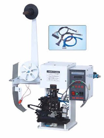 A huzalcsupaszító és saru krimpelő gép működtetése