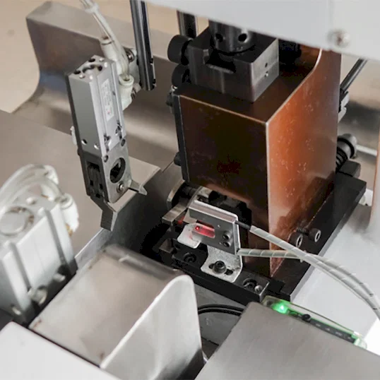 Automata kábelcsupaszító, krimpelő és sodrógép Thumb