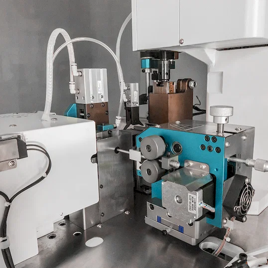 Automata kábelcsupaszító, krimpelő és sodrógép Thumb